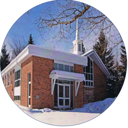 Children eating sandwiches